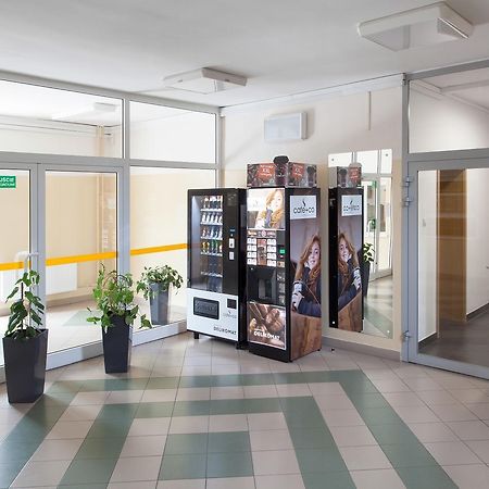 Dom Studenta Nr 1 Ans W Koninie Hostel โคนิน ภายนอก รูปภาพ