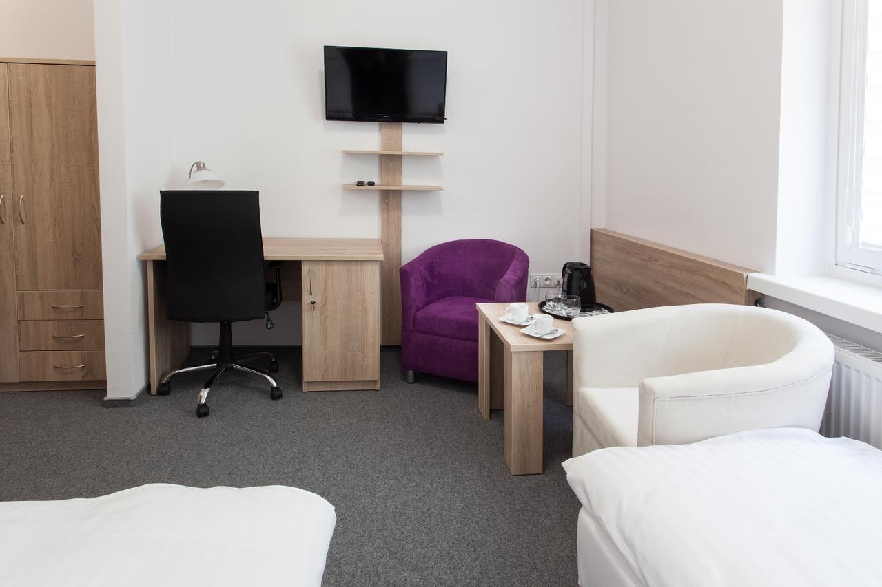 Dom Studenta Nr 1 Ans W Koninie Hostel โคนิน ภายนอก รูปภาพ